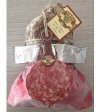 Sopressa Valligiana Family 1,0 Kg. vacuum packed in a red-gray bag